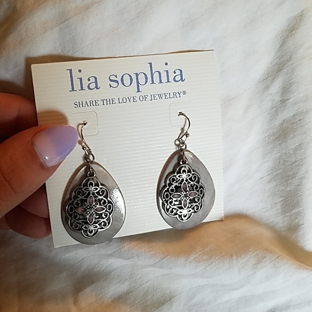 never worn, light purple tone dangle earrings.